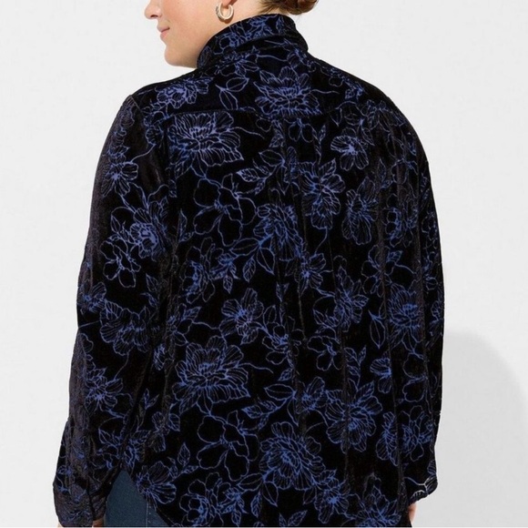 NEW Torrid Madison Velvet Burnout Button Up Shirt Size 3X - Picture 3 of 8